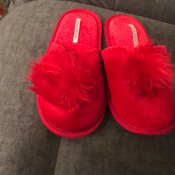 NWT Victoria Secret red slippers - Picture 1 of 4